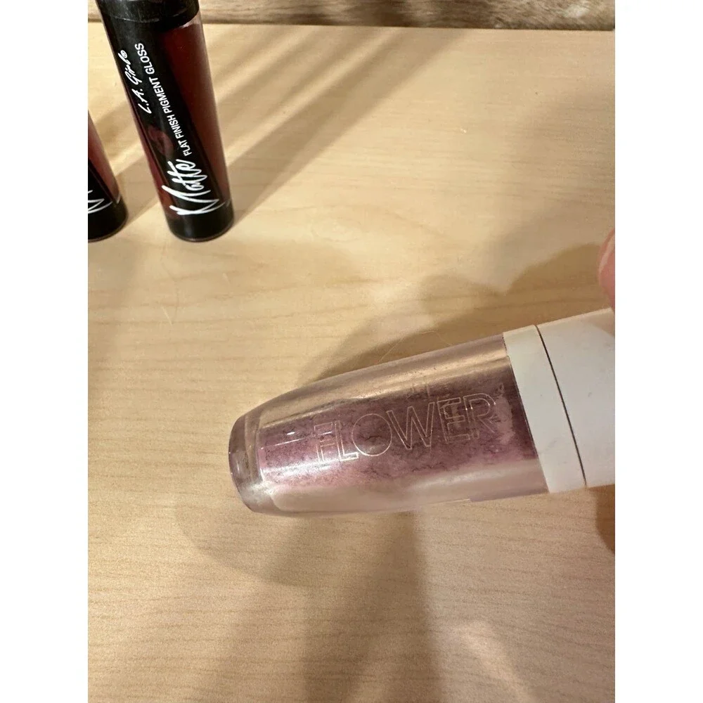 L A Girls flower powder
